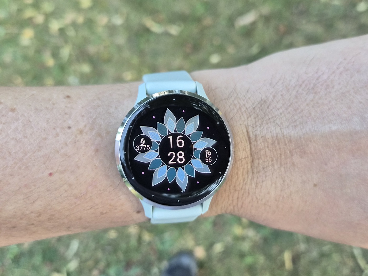 Mandalis blooming on a Garmin Venu 3 outdoors