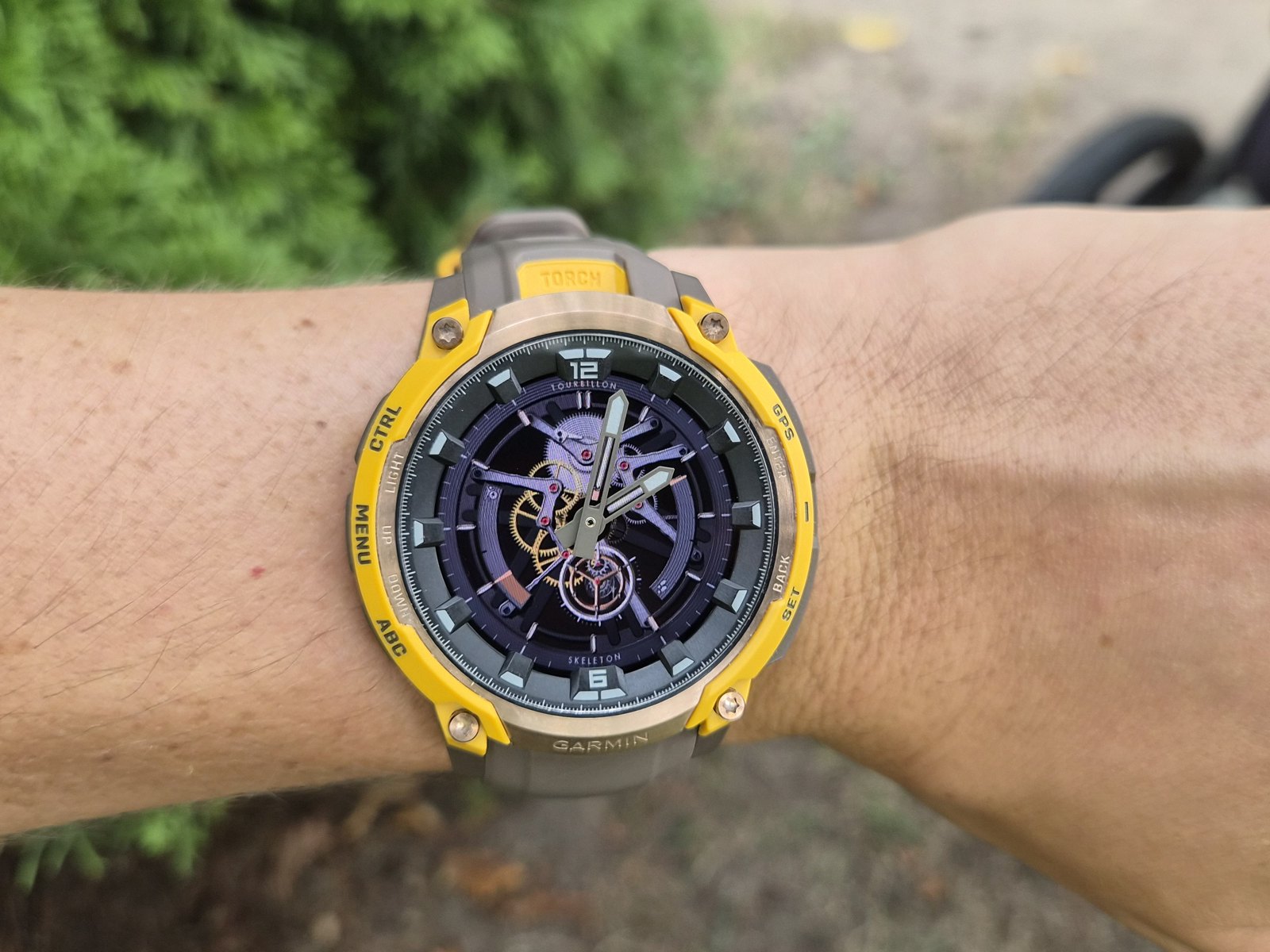 Skeleton on a Garmin Instinct Crossover AMOLED outdoors, the real hands over the drawn movement
